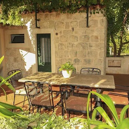 Apartment&rooms Savonari - Two Bedroom With Terrace דירה