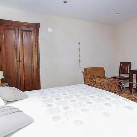 Apartment&rooms Savonari - Two Bedroom With Terrace דירה *