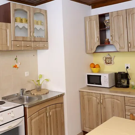 Apartment&rooms Savonari - Two Bedroom With Terrace דירה *