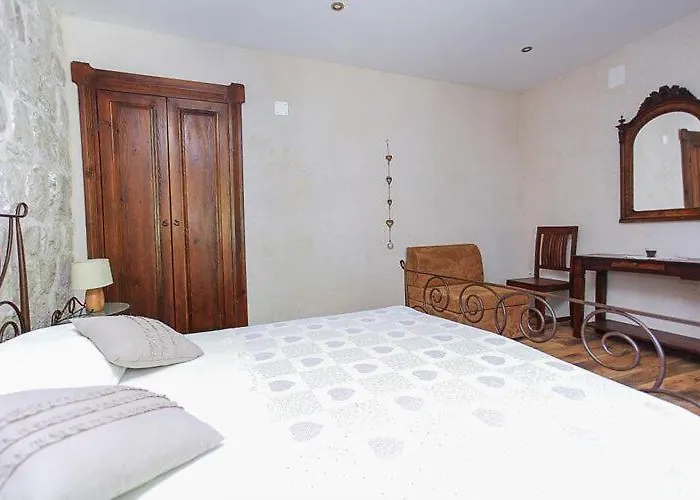 Apartment&rooms Savonari - Two Bedroom With Terrace דירה *