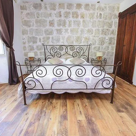 Apartment&rooms Savonari - Two Bedroom With Terrace Orasac