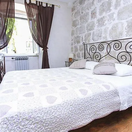 Apartment&rooms Savonari - Two Bedroom With Terrace Apartamento Orasac