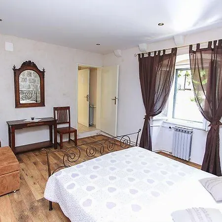 Apartment&rooms Savonari - Two Bedroom With Terrace